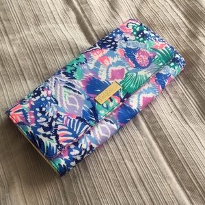 NWT Lilly Pulitzer clutch / travel wallet